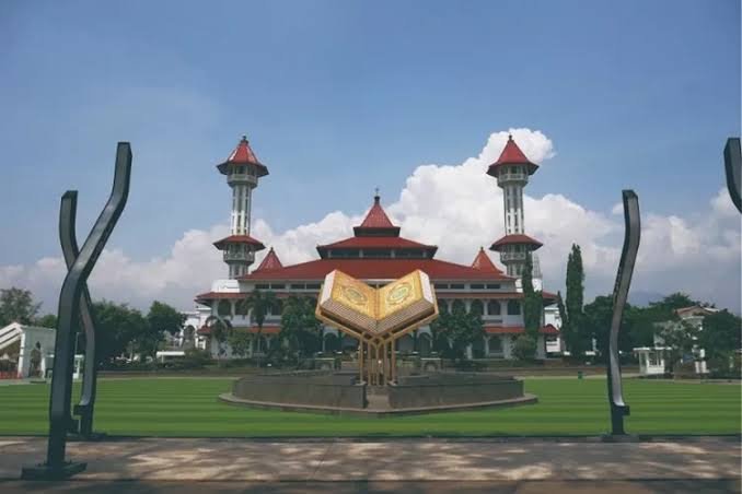 Nampak Masjid Agung Cianjur. | Foto diambil dari Pencarian Google.