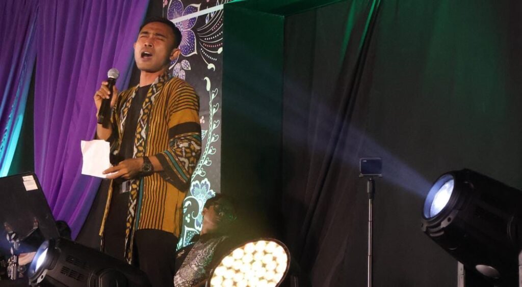 Syair Rois Rinaldi Menggema