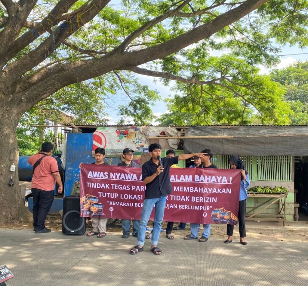 Demo Truk Tanah Bayur