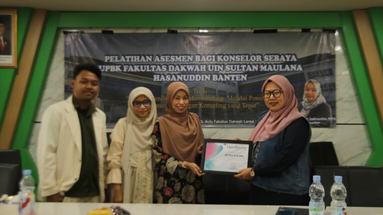Foto Bersama Pelatihan Asesmen Bagi Konselor sebaya UPBK Fakultas Dakwah UIN Sultan Maulana Hasanuddin Banten