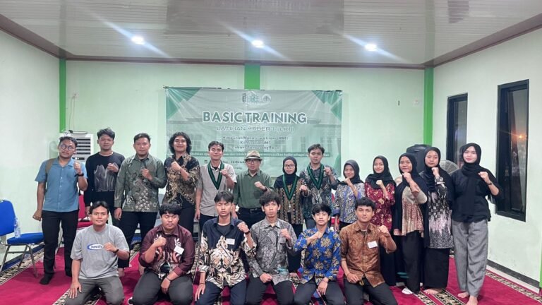 Peserta LK 1 HMI Berfoto Bersama Usai Kaderisasi LK 1 HMI