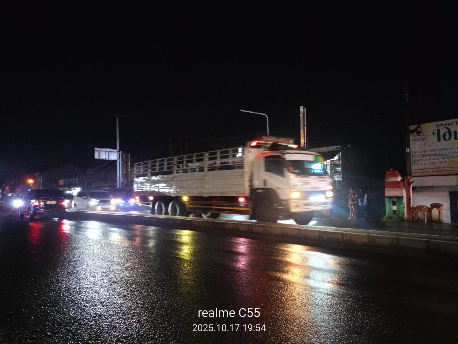 Terpantau Truck Odol masih Berkeliaran di Jalan Raya Serdang yang menuju Lingkar Selatan dan Arah Kramatwatu