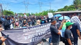 Gelombang protes warga Bojonegara dan Pulo Ampel kembali mencuat terkait kebijakan jam operasional truk tambang dalam Peraturan Gubernur (Pergub) Banten