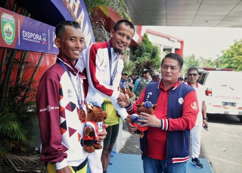 Kontingen balap sepeda dari Kementerian Pemuda dan Olahraga (Kemenpora), Robin Manullang, tampil memukau pada ajang Pekan Olahraga Nasional (Pornas) Korpri XVII di nomor Men Cross Country Short Track (XCC). (foto:raiky/kemenpora.go.id)