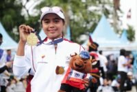 Triyaningsih, atlet Kementerian Pemuda dan Olahraga (Kemenpora) yang turun di kategori usia di bawah 45 tahun, kembali berhasil meraih medali emas pada nomor lari 5 kilometer (5K) di ajang Pekan Olahraga Nasional (Pornas) Korpri XVII Tahun 2025, yang digelar di Palembang, Sumatera Selatan, Sabtu (11/10).(foto:raiky/kemenpora.go.id)