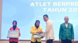 Wakil Menteri Pemuda dan Olahraga (Wamenpora) RI Taufik Hidayat mewakili Menpora Erick Thohir menghadiri Peluncuran Program Beasiswa Atlet Berprestasi 2025 di Auditorium Gedung D Kementerian Pendidikan Tinggi, Sains, dan Teknologi (Kemendiktisaintek), Jalan Jenderal Sudirman, Pintu Satu Senayan, Rabu (22/10) siang. (foto:bagus/kemenpora.go.id)