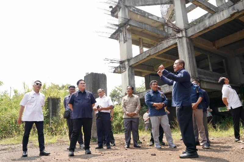 Menteri Pemuda dan Olahraga Republik Indonesia (Menpora RI) Erick Thohir terus melakukan evaluasi terhadap aset-aset yang dimiliki Kemenpora. Setelah sebelumnya meninjau Pusat Pelatihan Nasional di Cibubur, kali ini Menpora Erick meninjau P3SON (Pusat Pendidikan, Pelatihan dan Sekolah Olahraga Nasional) Hambalang, di Hambalang, Kabupaten Bogor, Jawa Barat, Rabu (15/10) pagi. (foto:Gilang/kemenpora.go.id)