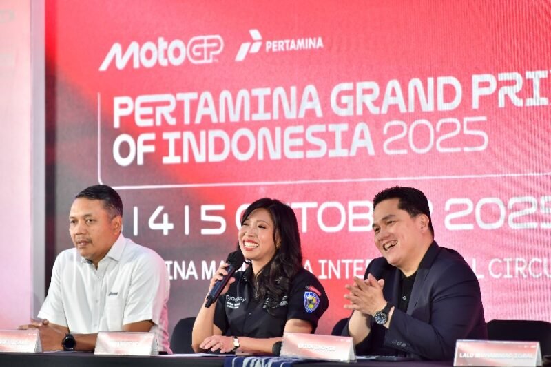 Penyelenggaraan event balap motor MotoGP seri ke-18 Pertamina Grand Prix of Indonesia 2025 tinggal sehari lagi. Persiapan event yang akan digelar pada 3-5 Oktober mendatang ini telah mencapai 100%, termasuk persiapan petugas yang bekerja sebagai marshal di Mandalika adalah seluruhnya asli anak bangsa, Nusa Tenggara Barat (NTB).(foto:Andre/kemenpora.go.id)