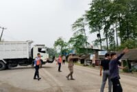 Saat penertiban jam operasional mobil tanah (Foto/Husein)