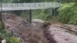 Wisata Pancuran 13 Guci Tegal Dilanda Banjir Bandang, Sabtu (20/12) 2025.