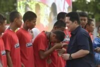Menteri Pemuda dan Olahraga (Menpora) RI Erick Thohir berpesan kepada para juara Piala Presiden U-12 dan U-15 Tahun 2025 untuk tidak cepat berpuas diri. Jangan sampai keberhasilan yang didapatkan tersebut membuat diri menjadi besar kepala atau sombong.