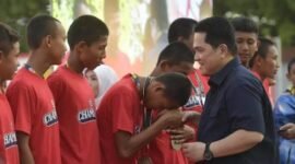 Menteri Pemuda dan Olahraga (Menpora) RI Erick Thohir berpesan kepada para juara Piala Presiden U-12 dan U-15 Tahun 2025 untuk tidak cepat berpuas diri. Jangan sampai keberhasilan yang didapatkan tersebut membuat diri menjadi besar kepala atau sombong.