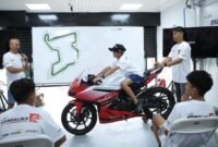 Antusiasme masyarakat lokal dan luar daerah di Indonesia menyambut gelaran MotoGP seri ke-18 Pertamina Grand Prix of Indonesia 2025 di Sirkuit Mandalika kian terasa besar. Indonesia Tourism Development Corporation (ITDC) bersama Dorna Sports menggelar program edukatif bertajuk Riders MotoGP Go To Schools.(foto:istimewa)
