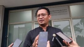 Kepala KCD Kota Tangerang, Teguh Setiawan saat diwawancarai usai temui masa aksi Progresi (Agung Gumelar/PusatBerita)