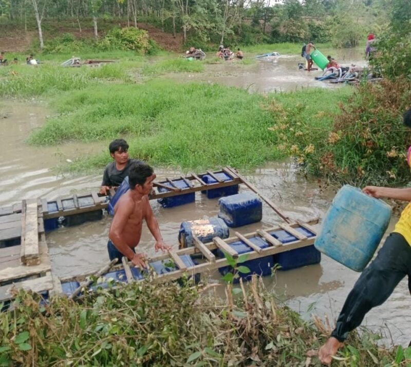 Foto: Aktivitas Penambangan Emas Tanpa Izin (PETI) yang berlangsung di bagian hulu Danau Rawang Udang, Kabupaten Kuantan Singingi (Istimewa)