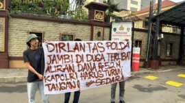DPP SEDARA Saat Melakukan Aksi Unjuk Rasa Di Mabes Polri (Dok. Ist)