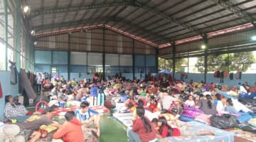 Ratusan Warga Desa Gembor Mengungsi ke GOR Desa gembor (Foto: Istimewa)