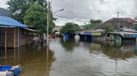 Kondisi banjir villa Mutiara Pluit (Foto: Aditya Nugraha/PusatBerita)