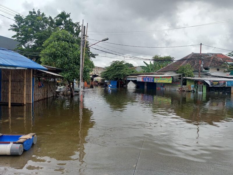 Kondisi banjir villa Mutiara Pluit (Foto: Aditya Nugraha/PusatBerita)