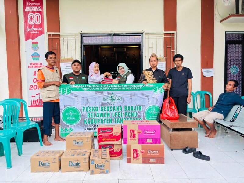 LPBI NU Kabupaten Tangerang Salurkan Bantuan Logistik Untuk Korban Banjir Di Kecamatan Kresek dan Kecamatan Gunung Kaler.  (Foto:Istimewa)