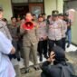 Satpol PP Kabupaten Pandeglang menemui masa aksi
