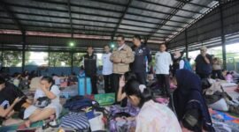 Wakil Walikota Tangerang, Maryono saat kunjungi Warga Gembor yang Terdampak Banjir (Foto: Istimewa)