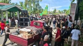Masa Aksi Padati Ruas Jalan Perbatasan BMR-Minahasa (Foto: Istimewa)