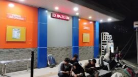 Penampakan Kaber Terjuntai di Halte Depan Kampus Raharja Kota Tangerang (Foto: Agung/Pusat-Berita) 