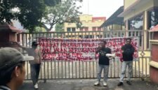 Massa Aksi Geruduk PUPR Kota Tangerang (Foto: Istimewa)