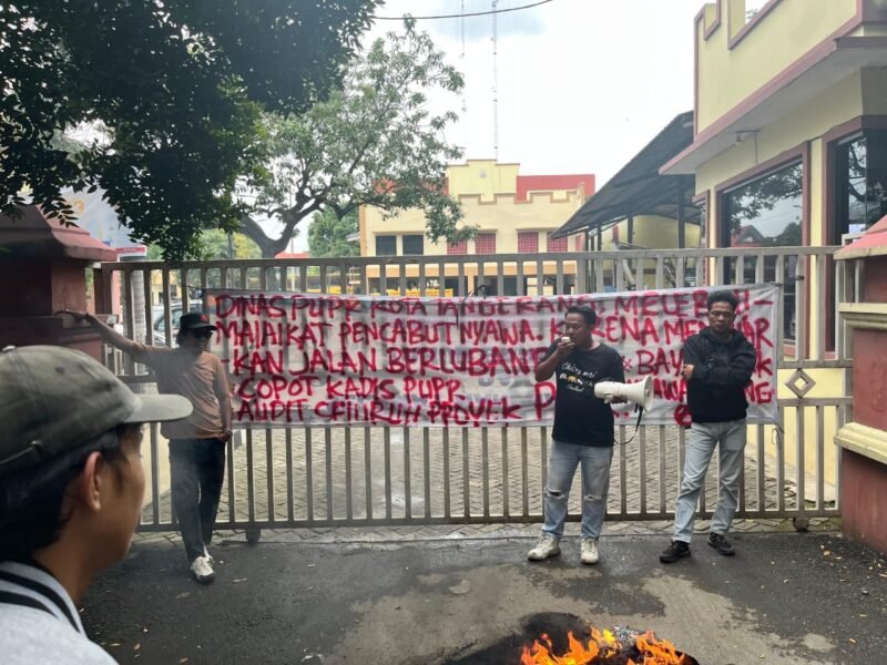 Massa Aksi Geruduk PUPR Kota Tangerang (Foto: Istimewa)