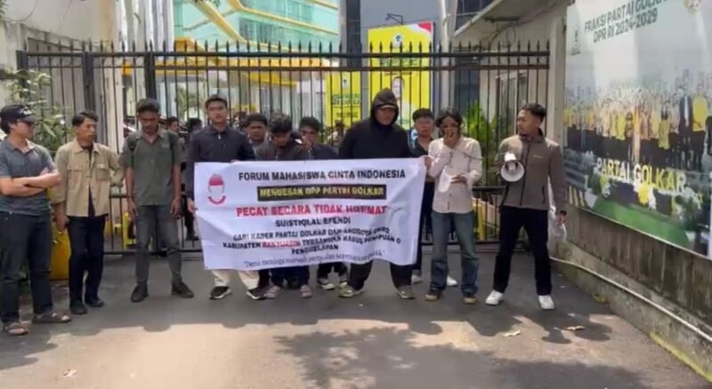 Unjuk Rasa Forum Mahasiswa Cinta Indonesia 