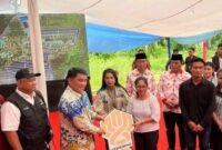 Penyerahan Kunci Huntap dari Penprov Sulut ke Warga (Foto: Istimewa)