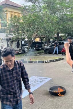 HMI Cabang Tangerang Raya Gelar Aksi di Depan Kantor Dinas Pendidikan Kabupaten Tangerang