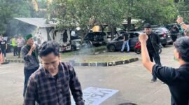 HMI Tangerang Raya berorasi didepan gedung Dinas Pendidikan Kabupaten Tangerang (foto/Ist)