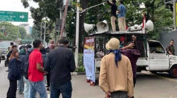 SMIT Gelar Aksi di Depan Kementerian ESDM (Foto: Istimewa)
