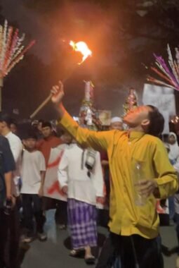 Warga Kampung Bubulak Pawai Obor, Sambut Bulan Suci Ramadhan