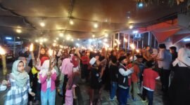 Sejumlah bocah mengikuti pawai obor di Kecamatan Periuk, Kota Tangerang, Pawai obor tersebut dalam rangka menyambut bulan suci ramadhan (Foto: Istimewa)