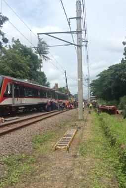 KAI Commuter Hentikan Sementara Layanan Commuter Line Basoetta Selama Proses Evakuasi dan Perbaikan Prasarana