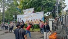 Mahasiswa Sentral Mahasiswa Tangerang (SEMATA) menggelar aksi demonstrasi di depan Gedung Pusat Pemerintahan Kota Tangerang (Foto: Istimewa)