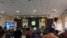 Foto: Ketua DMI Kota Tangerang KH. Bukhori Al-'Aroby saat memberikan sambutan pada kegiatan Silaturahmi dan penguatan peran strategis DMI Kota Tangerang dan kecamatan benda dengan pengurud DKM sekecamatan benda (istimewa)