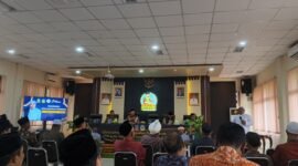 Foto: Ketua DMI Kota Tangerang KH. Bukhori Al-'Aroby saat memberikan sambutan pada kegiatan Silaturahmi dan penguatan peran strategis DMI Kota Tangerang dan kecamatan benda dengan pengurud DKM sekecamatan benda (istimewa)