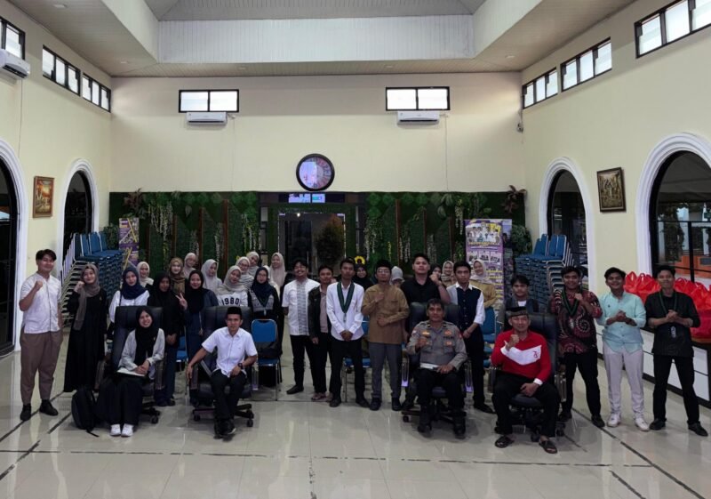 HMI Komisariat (P) UCA Bersama Tamu Undangan (Foto: Istimewa)