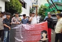 Forum Rakyat Muslim Indonesia Gelar Aksi Depan Kantor MUI (Foto: Istimewa)