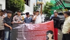 Forum Rakyat Muslim Indonesia Gelar Aksi Depan Kantor MUI (Foto: Istimewa)