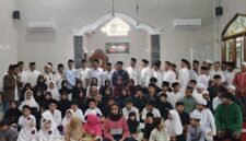 Buka Puasa Bersama dan Santunan Anak Yatim di Mesjid Al-Muqorobbin Lubang Buaya Jakarta Timur (Foto: Istimewa)