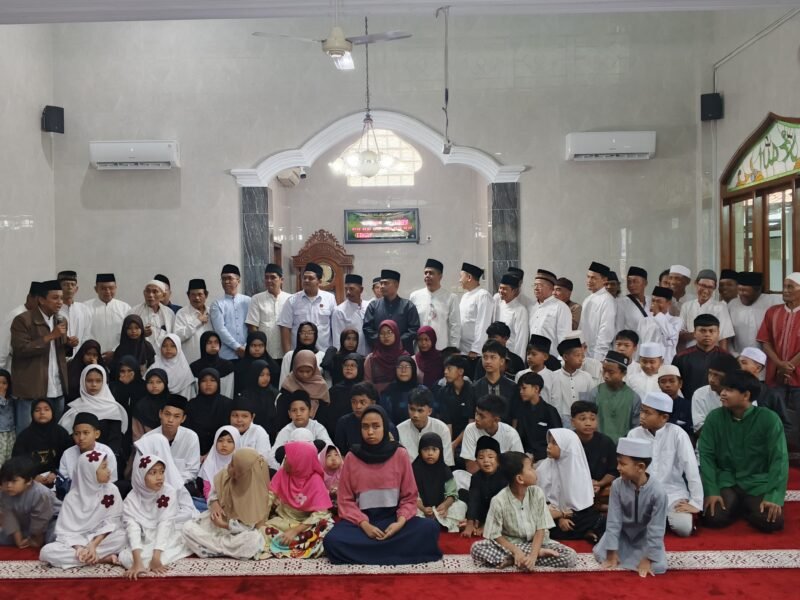 Buka Puasa Bersama dan Santunan Anak Yatim di Mesjid Al-Muqorobbin Lubang Buaya Jakarta Timur (Foto: Istimewa)