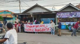 Mahasiswa yang tergabung dalam Forum Aksi Mahasiswa (FAM) berkolaborasi dengan pemuda Desa Buaran Jati menggelar kegiatan bakti sosial (Foto: Istimewa)