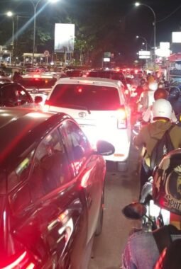Kemacetan Parah di Kawasan Mall Tangcity Jelang Idul Fitri 1447 H