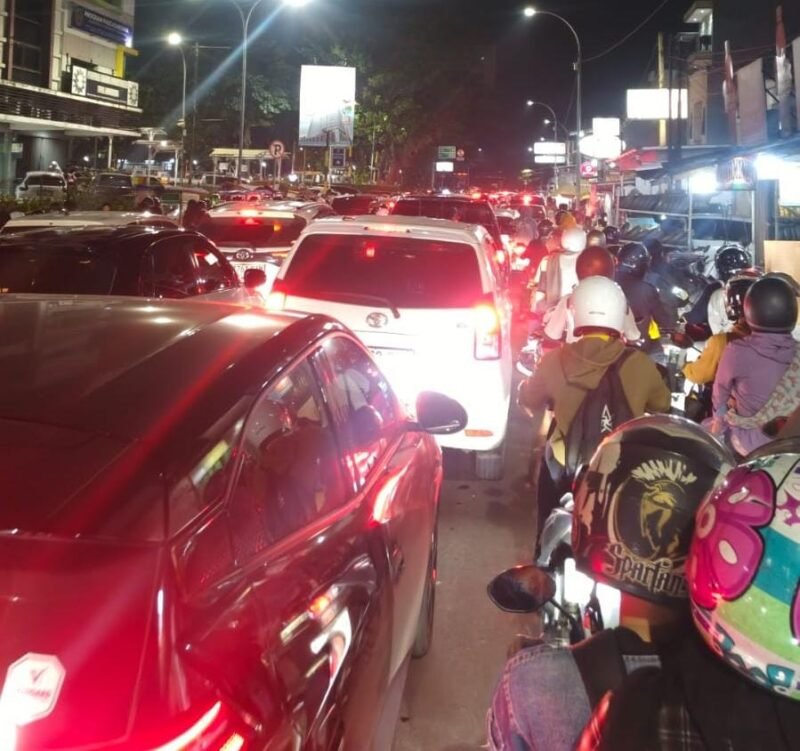 Kemacetan Terjadi di Ruas Jalan Kota Tangerang (Foto: Adit/Pusat-Berita) 