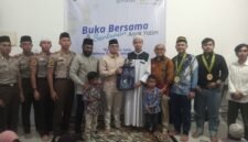 Foto Bersama Saat Santunan Anak Yatim (Foto: Agung/Pusat-Berita)